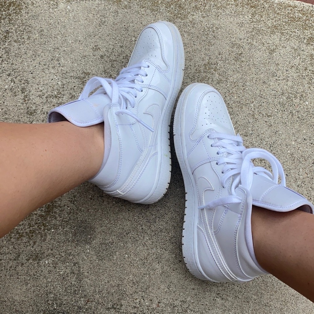 RARE PLATEN LEATHER WHITE NIKE JORDANS